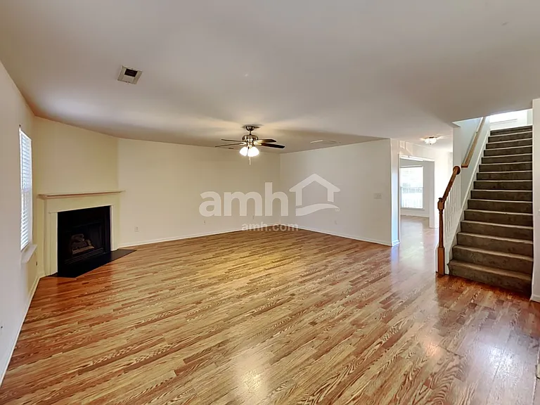 1042 Vanguard Dr — Photo 8