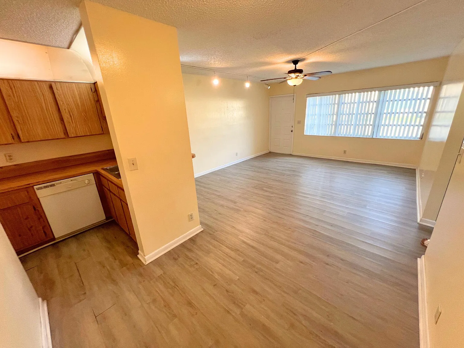 2 bed, 2.0 bath, 768 sqft, $1,800 — Photo 4