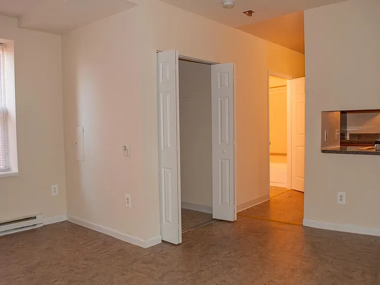 Virginia Arms Apartments — Photo 17