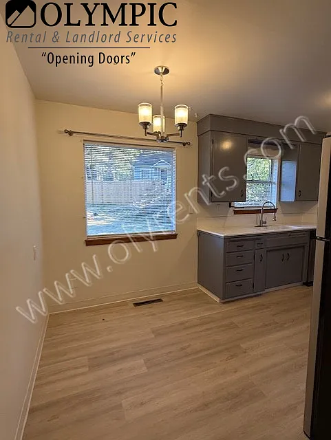 Updated 2 bedroom 1 bath home, 1 car garage and RV parking available! — Photo 3