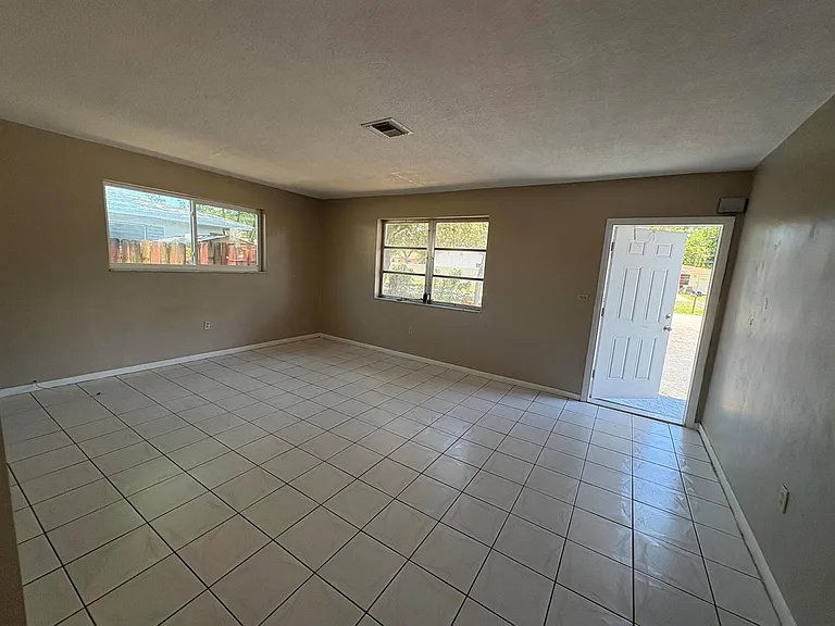 6841 Pembroke Rd #5 — Photo 8