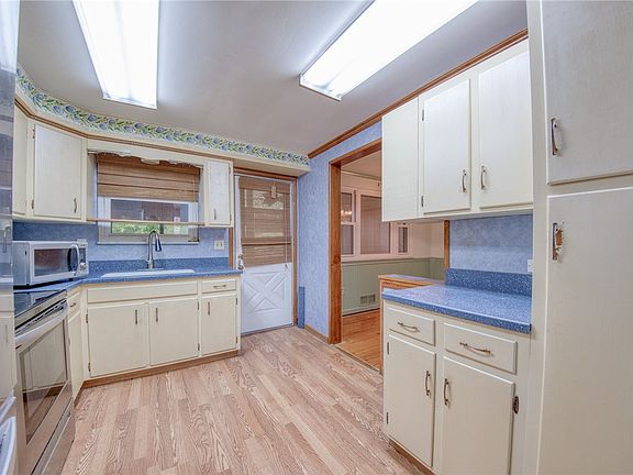 4th image of 3416 Hazelhurst Ave