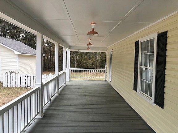 5th image of 140 Riverview Dr