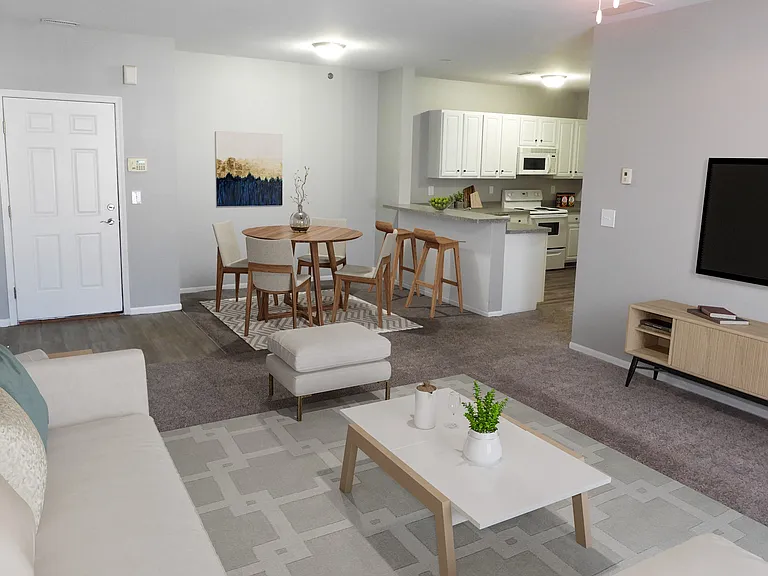 Owens Lake Commons Apartments & Townhomes — Photo 67