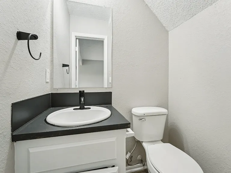 6009 Short St — Photo 12