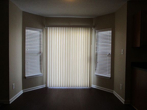 4th image of 941 Yellowwood Dr