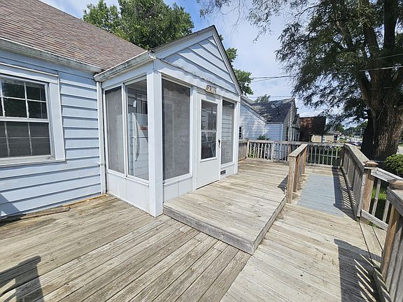 3rd image of 2307 Arrow Ave