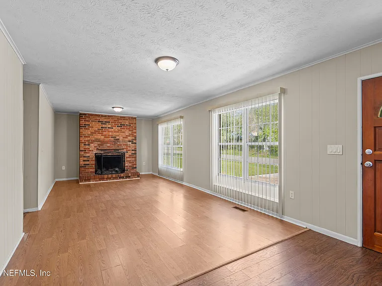 253 Cowry Rd — Photo 5