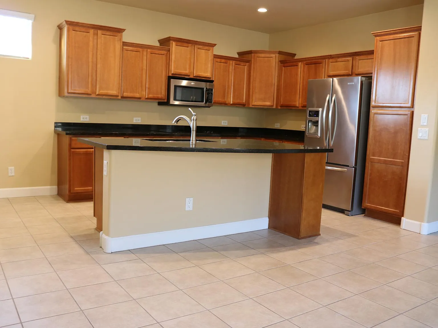 3 bed, 1733 sqft, $2,395 — Photo 3