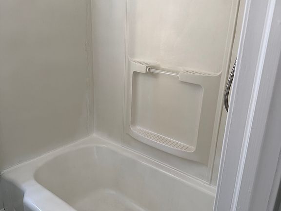 4th image of 2304 Bay St