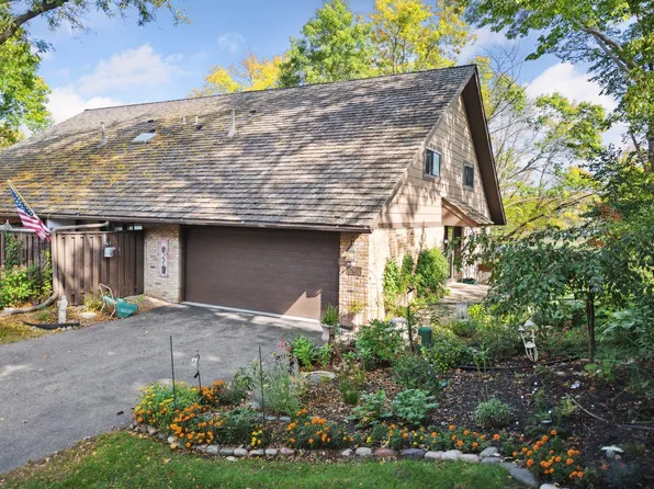 17900 Tioga Trl, Wayzata, MN 55391