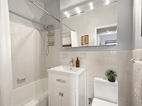 201 East 21st Street image 7 of 7