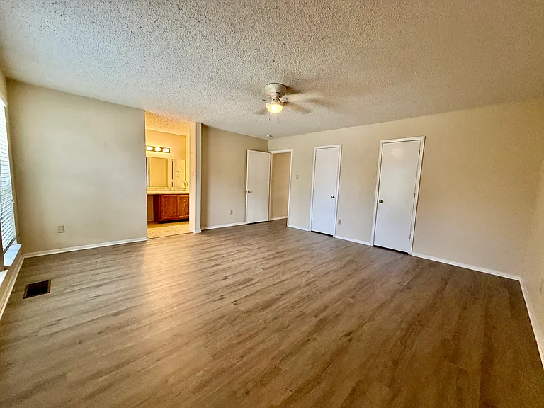 1301 Lovell Dr — Photo 10