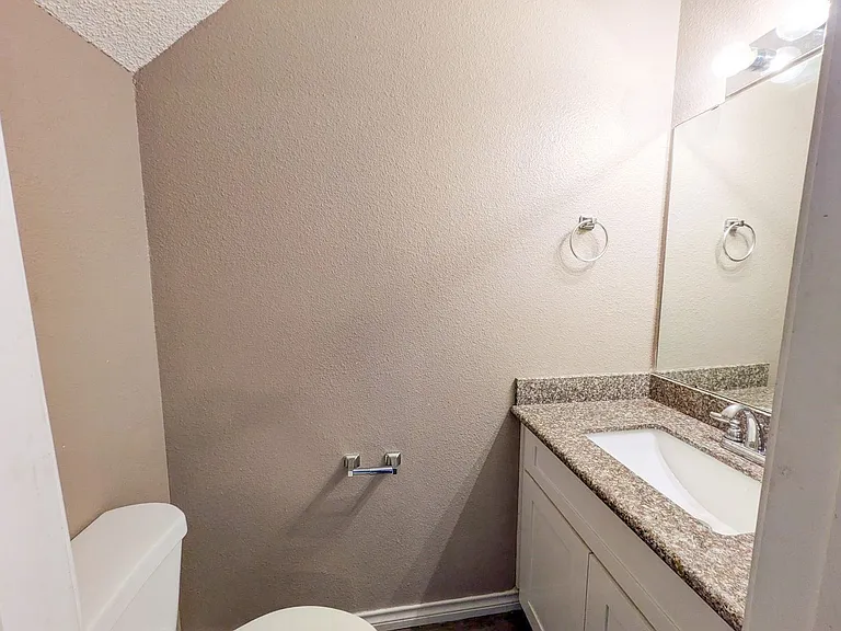 Laurel Square Townhomes — Photo 7