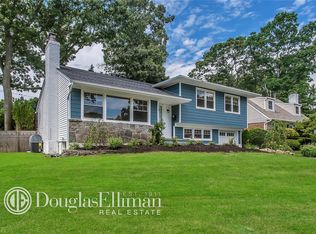 18 Mahan Rd, Old Bethpage, NY 11804