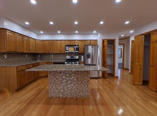 5825 254th St, Little Neck, NY 11362