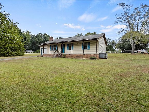 3rd image of 1022 Lakemont Rd