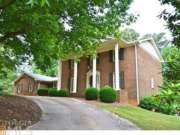 2274 Stratmor Drive in Smoke Rise