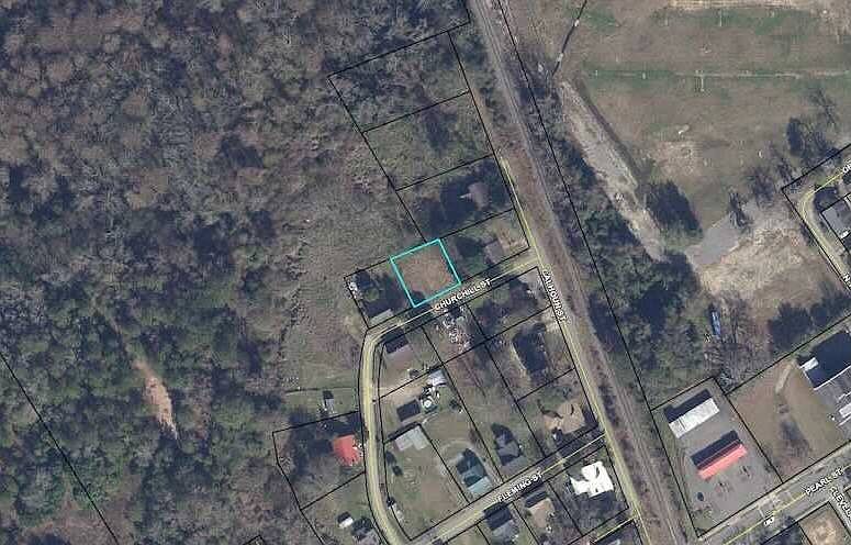 2nd image of 213 Churchill St