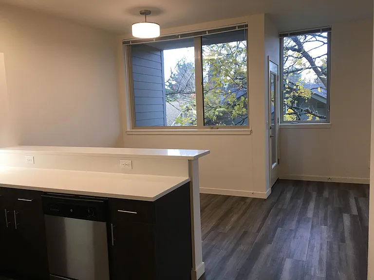 1736 NE 45th Ave #103 — Photo 4