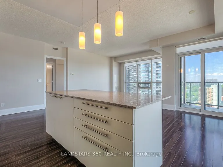 70 Roehampton Ave #2120 — Photo 12