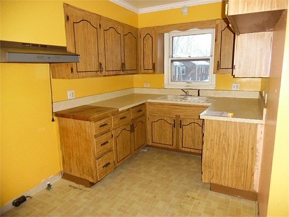 3rd image of 112 S Lewis Ave