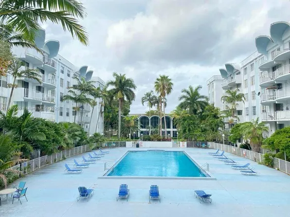 492 NW 165th Street Rd APT C415, Miami, FL 33169