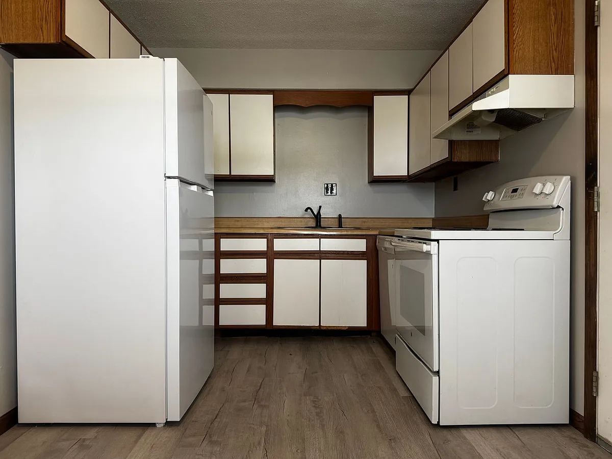 Building Photo - 830 E College St