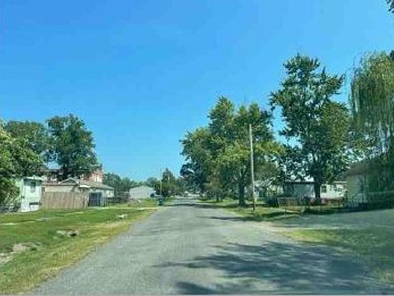 Exterior Neighborhood (street photo)