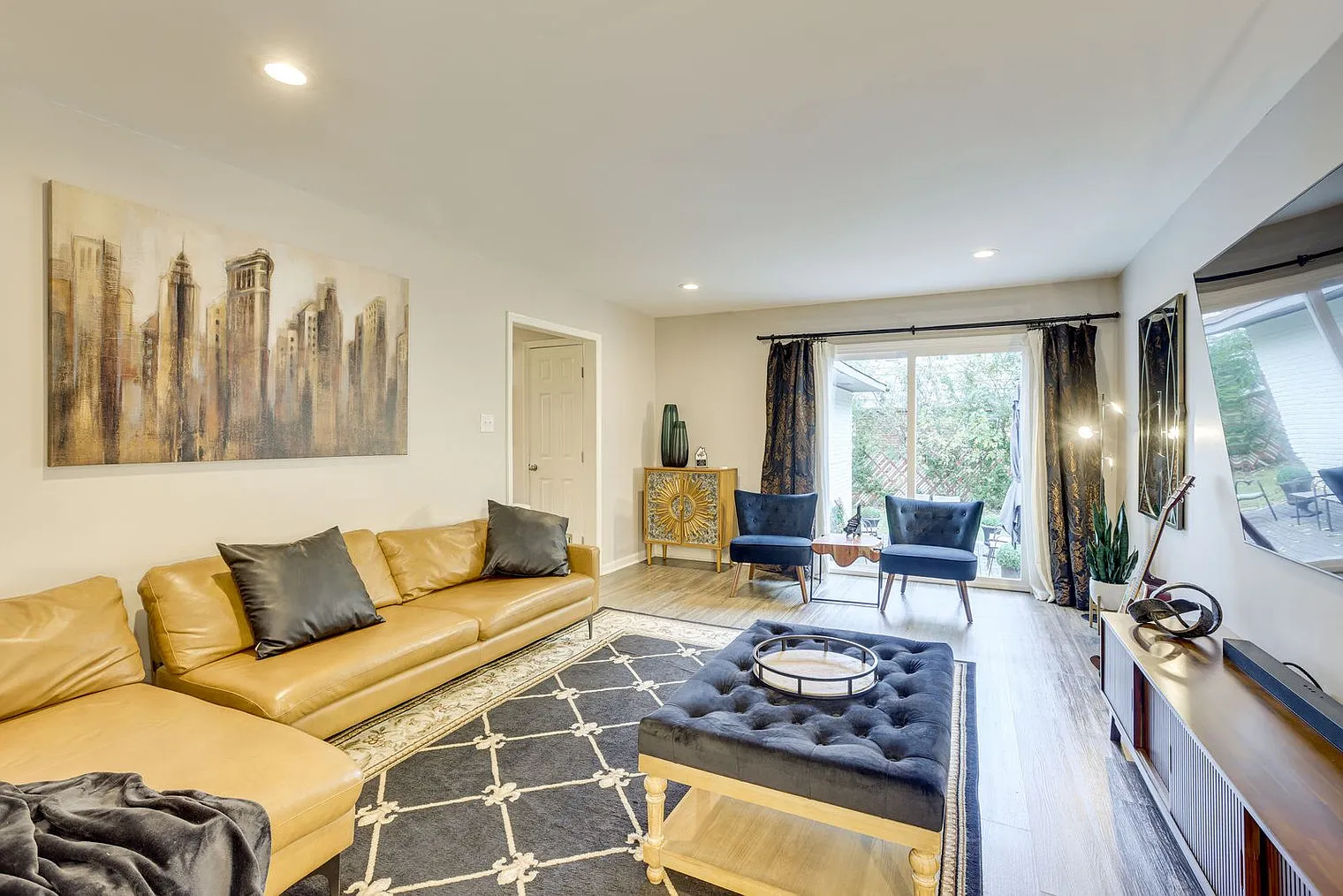 4 bed, 2.0 bath, 1808 sqft, $3,027 — Photo 2