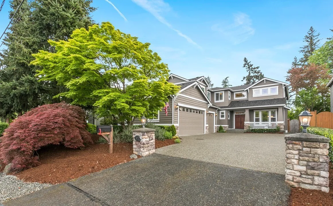 6 bed, 4.5 bath, 4310 sqft, $7,900 — Photo 1