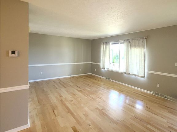 3rd image of 110 Martha Dr