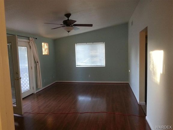 5th image of 711 Daisy Dr