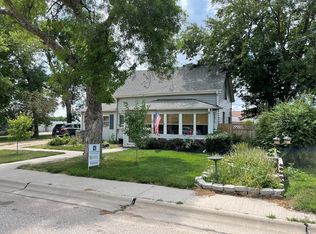 613 Hamilton St, Phillips, NE 68865