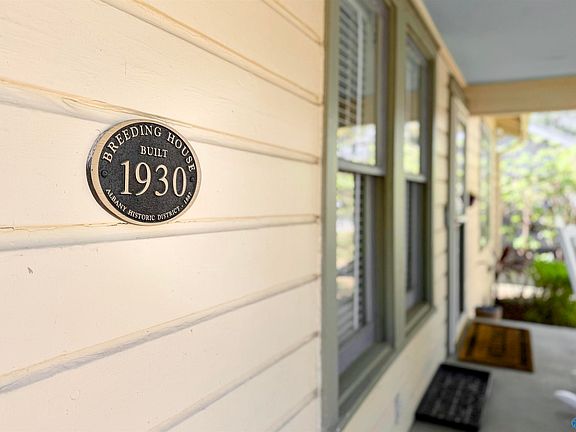 2nd image of 1015 Grant St SE