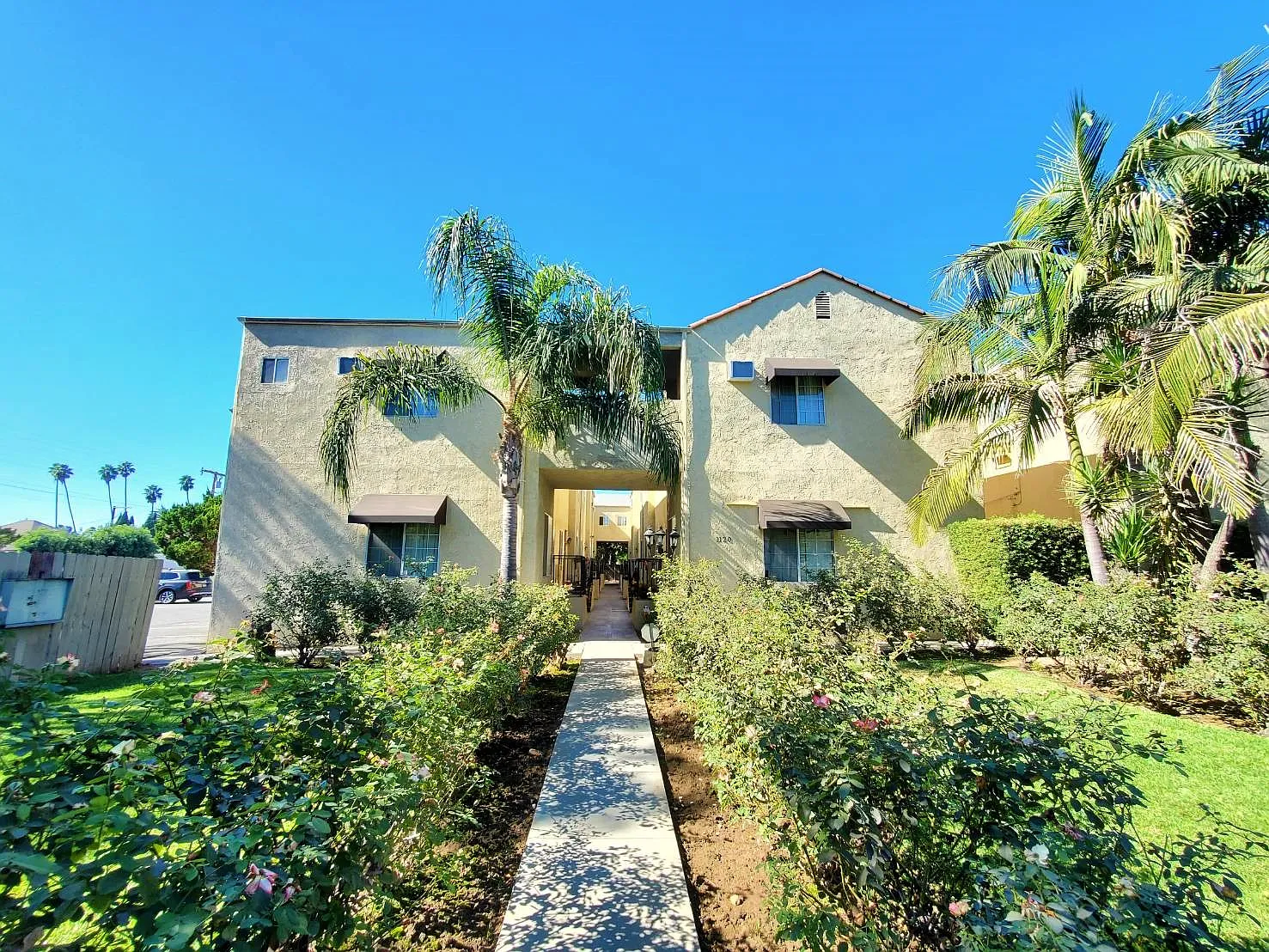 2 bed, 1.5 bath, 950 sqft, $2,195 — Photo 2