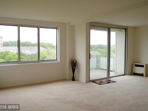 4th image of 10201 Grosvenor Pl APT 916
