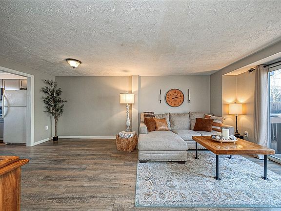 5th image of 605 Bayberry Ln