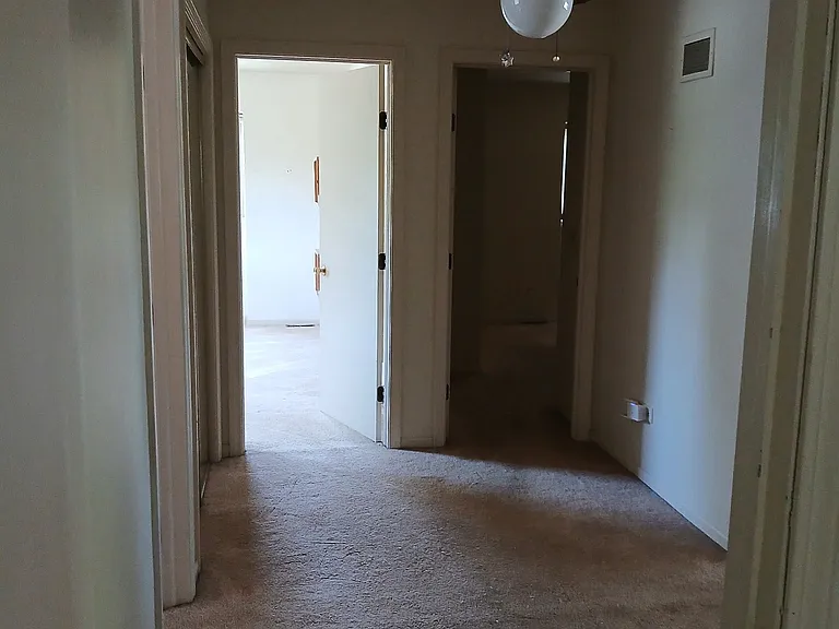 920 W Washington Ave — Photo 17
