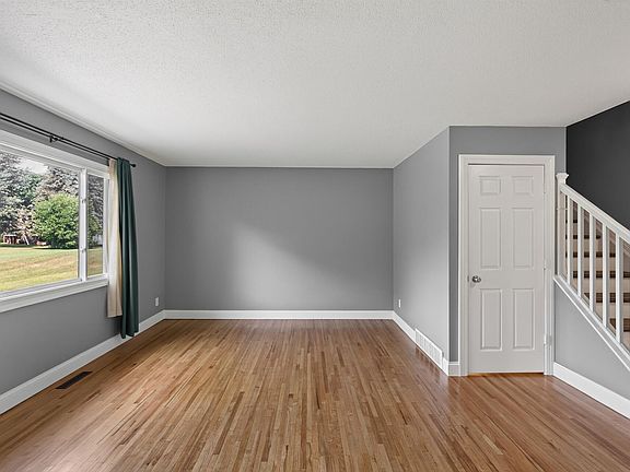 3rd image of 16124 Foliage Ave W