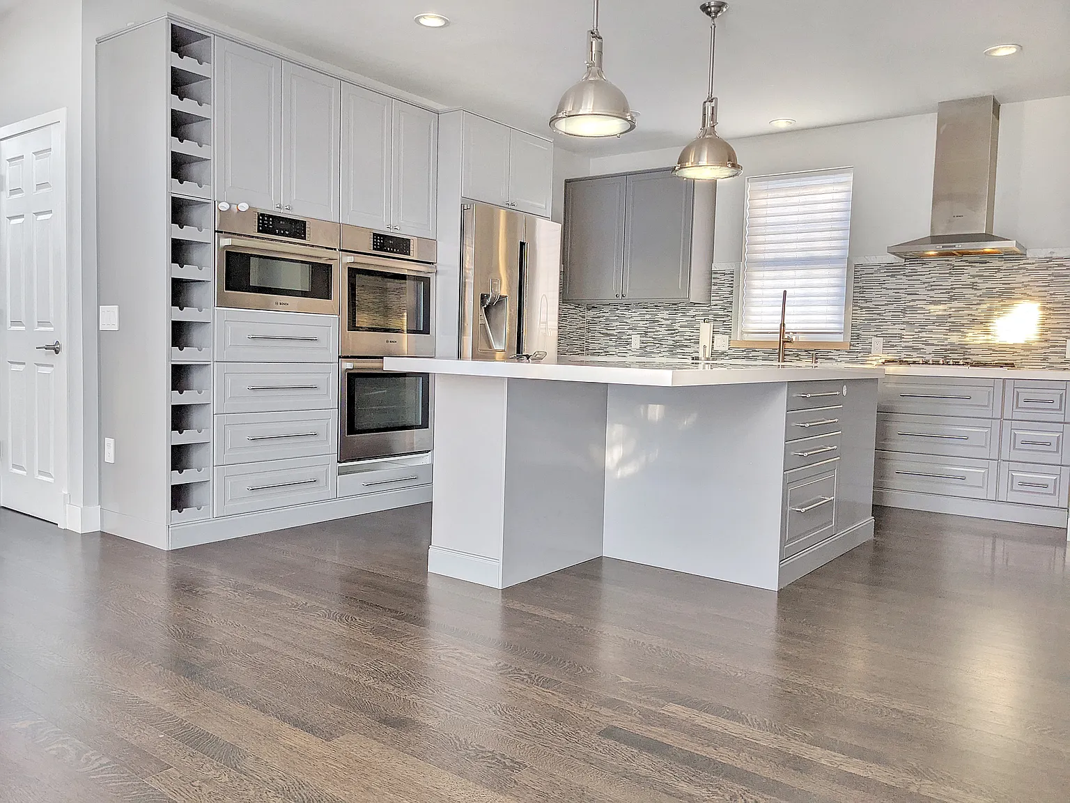 4 bed, 2.5 bath, 2727 sqft, $4,650 — Photo 2