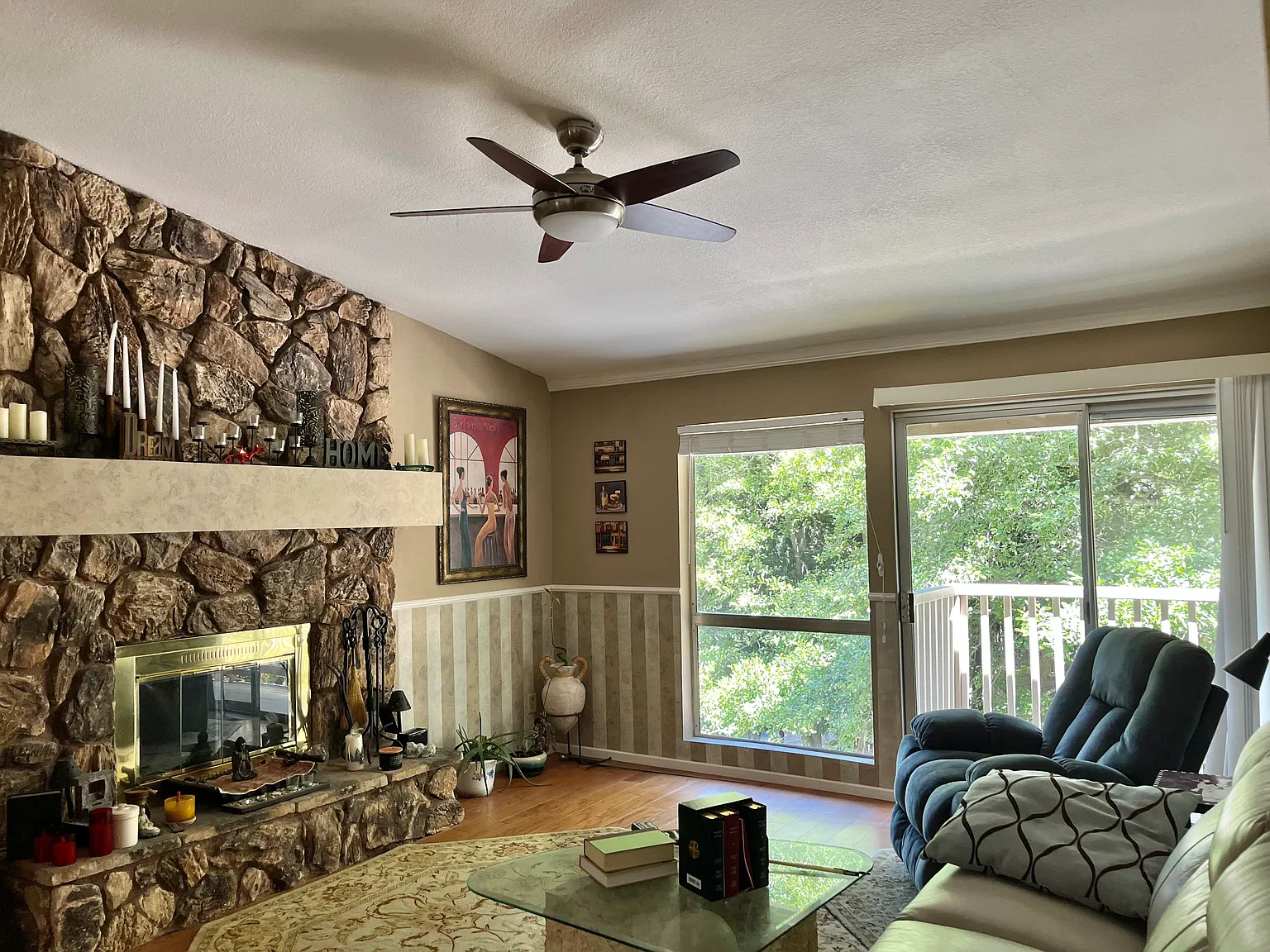 3 bed, 1352 sqft, $2,500 — Photo 1