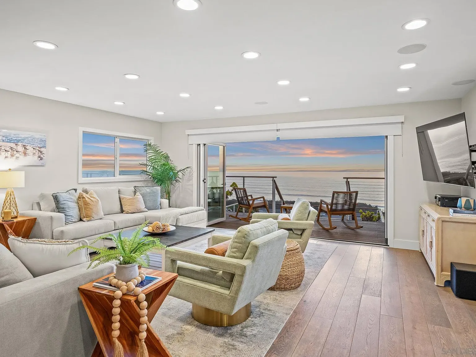 4 bed, 3.0 bath, 2258 sqft, $40,000 — Photo 2