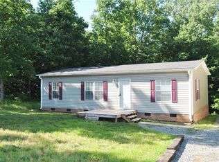 121 Waters Edge Trl, Mocksville, NC 27028