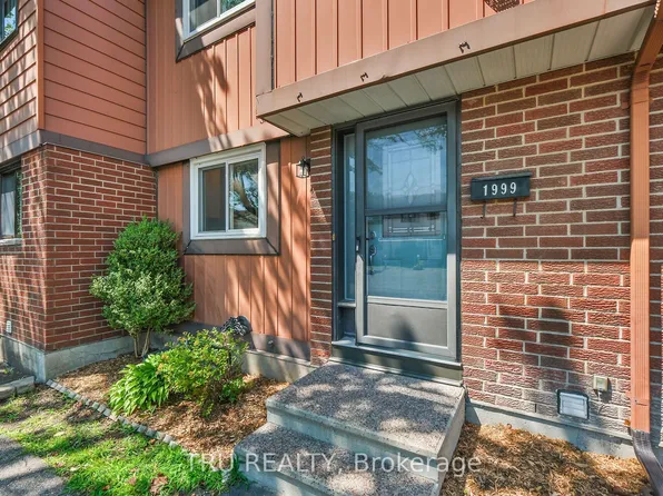 1999 Falkirk Cres, Ottawa, ON K1B 4Y8