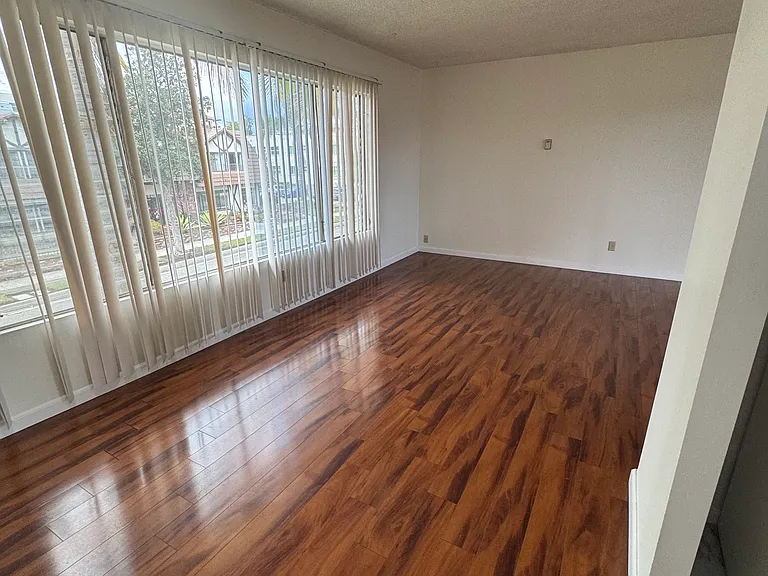 244 S El Molino Ave — Photo 44