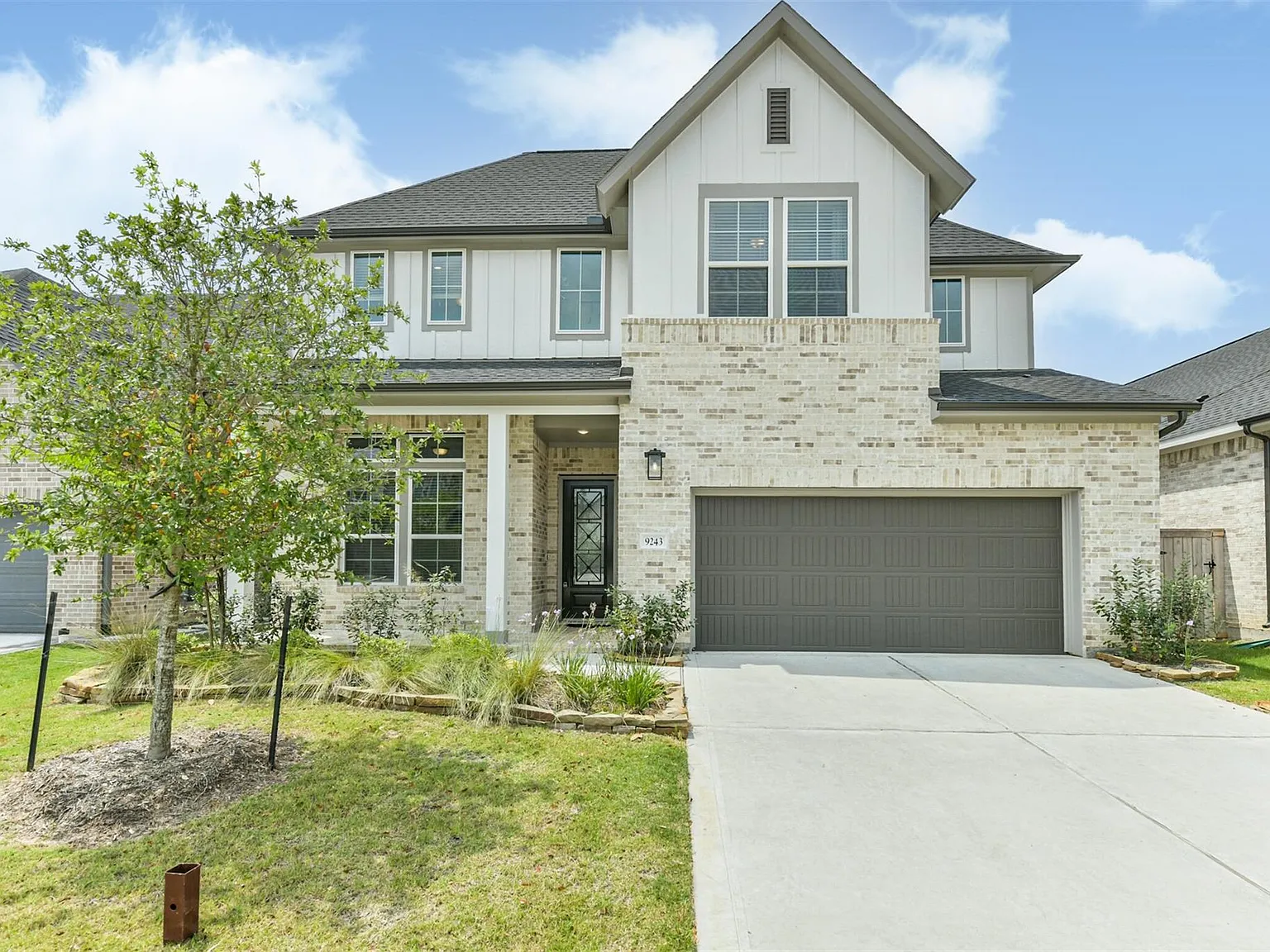 5 bed, 3.0 bath, 2589 sqft, $3,900 — Photo 2