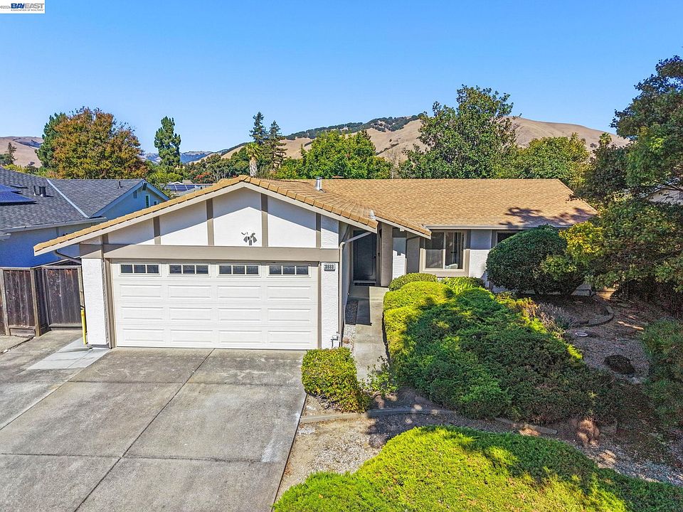 1st image of 38660 Moore Dr