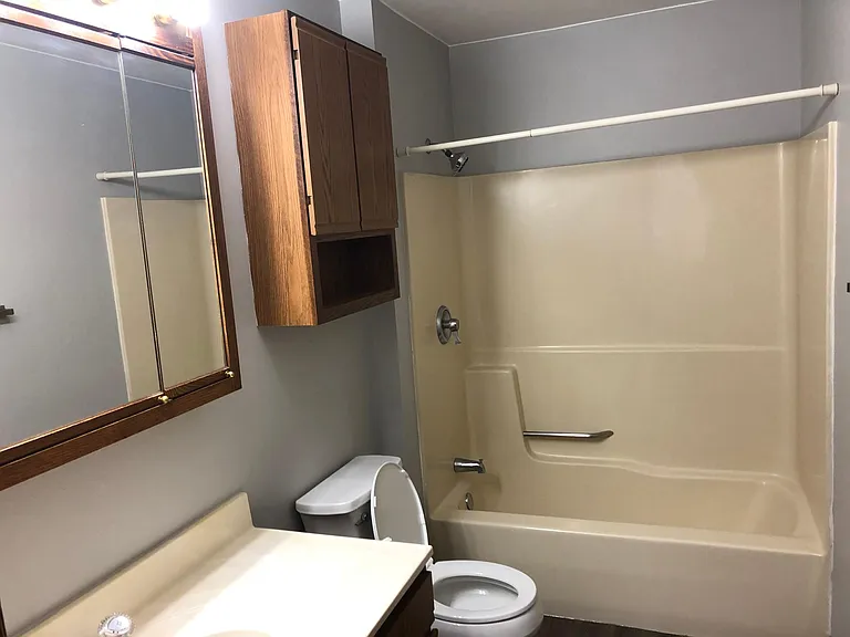1147 Vogt Dr — Photo 10