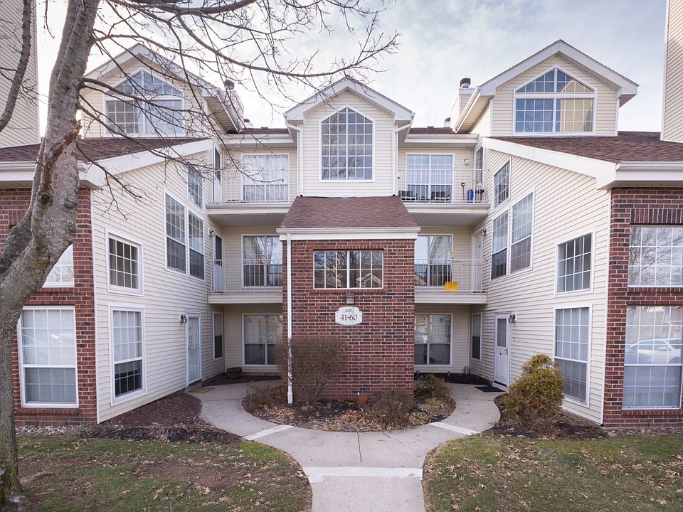 For Sale: 57 Carriage Crossing Ln, Middletown, CT 06457